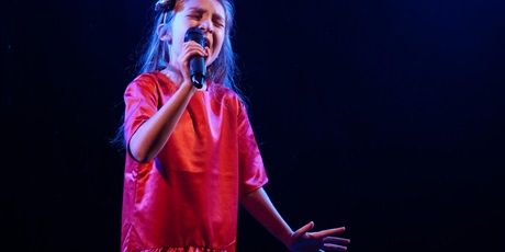 Powiększ grafikę: 2-wojewodzki-konkurs-wokalny-melodie-w-blasku-swiat-668214.jpg