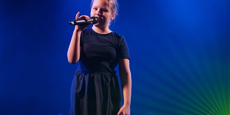 Powiększ grafikę: 2-wojewodzki-konkurs-wokalny-melodie-w-blasku-swiat-668225.jpg