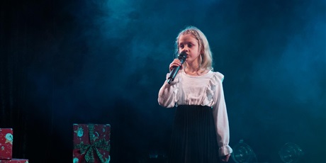 Powiększ grafikę: 2-wojewodzki-konkurs-wokalny-melodie-w-blasku-swiat-668228.jpg