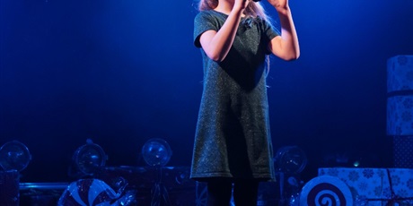 Powiększ grafikę: 2-wojewodzki-konkurs-wokalny-melodie-w-blasku-swiat-668233.jpg