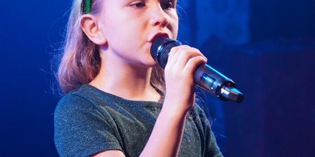 Powiększ grafikę: 2-wojewodzki-konkurs-wokalny-melodie-w-blasku-swiat-668234.jpg