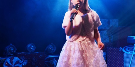 Powiększ grafikę: 2-wojewodzki-konkurs-wokalny-melodie-w-blasku-swiat-668235.jpg