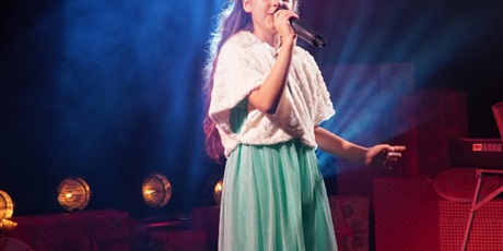 Powiększ grafikę: 2-wojewodzki-konkurs-wokalny-melodie-w-blasku-swiat-668237.jpg