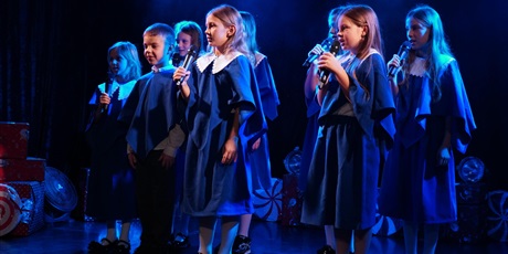 Powiększ grafikę: 2-wojewodzki-konkurs-wokalny-melodie-w-blasku-swiat-668246.jpg