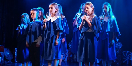 Powiększ grafikę: 2-wojewodzki-konkurs-wokalny-melodie-w-blasku-swiat-668247.jpg