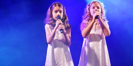 Powiększ grafikę: 2-wojewodzki-konkurs-wokalny-melodie-w-blasku-swiat-668248.jpg
