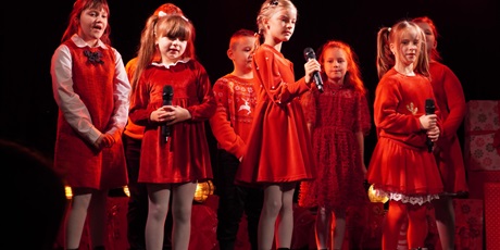 Powiększ grafikę: 2-wojewodzki-konkurs-wokalny-melodie-w-blasku-swiat-668250.jpg