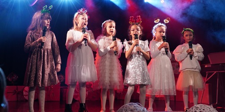 Powiększ grafikę: 2-wojewodzki-konkurs-wokalny-melodie-w-blasku-swiat-668252.jpg