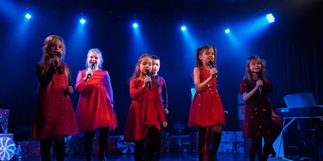 Powiększ grafikę: 2-wojewodzki-konkurs-wokalny-melodie-w-blasku-swiat-668258.jpg