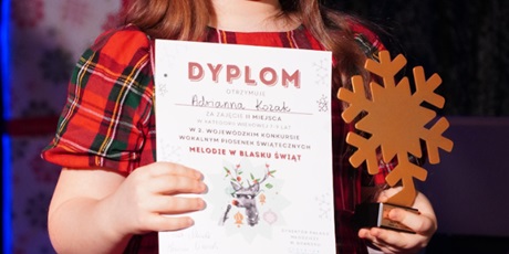 Powiększ grafikę: 2-wojewodzki-konkurs-wokalny-melodie-w-blasku-swiat-668263.jpg