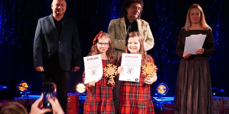 Powiększ grafikę: 2-wojewodzki-konkurs-wokalny-melodie-w-blasku-swiat-668266.jpg