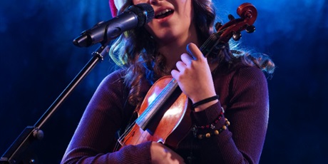 Powiększ grafikę: 2-wojewodzki-konkurs-wokalny-melodie-w-blasku-swiat-668279.jpg