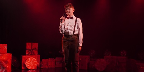 Powiększ grafikę: 2-wojewodzki-konkurs-wokalny-melodie-w-blasku-swiat-668295.jpg