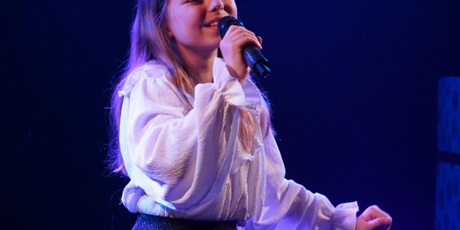 Powiększ grafikę: 2-wojewodzki-konkurs-wokalny-melodie-w-blasku-swiat-668298.jpg