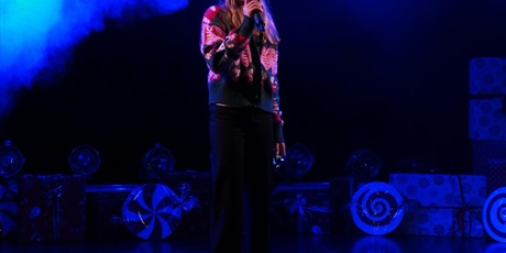 Powiększ grafikę: 2-wojewodzki-konkurs-wokalny-melodie-w-blasku-swiat-668301.jpg