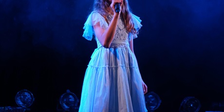 Powiększ grafikę: 2-wojewodzki-konkurs-wokalny-melodie-w-blasku-swiat-668305.jpg