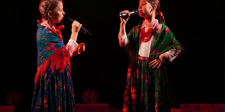 Powiększ grafikę: 2-wojewodzki-konkurs-wokalny-melodie-w-blasku-swiat-668349.jpg