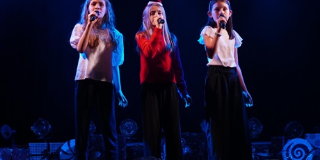 Powiększ grafikę: 2-wojewodzki-konkurs-wokalny-melodie-w-blasku-swiat-668351.jpg