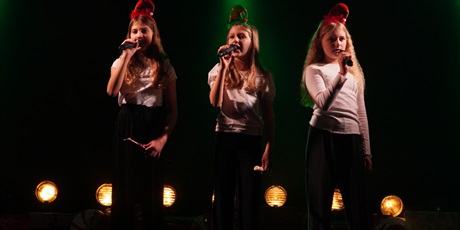 Powiększ grafikę: 2-wojewodzki-konkurs-wokalny-melodie-w-blasku-swiat-668356.jpg