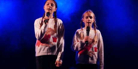 Powiększ grafikę: 2-wojewodzki-konkurs-wokalny-melodie-w-blasku-swiat-668361.jpg