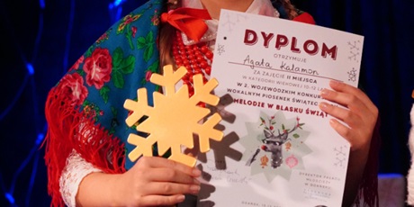 Powiększ grafikę: 2-wojewodzki-konkurs-wokalny-melodie-w-blasku-swiat-668370.jpg