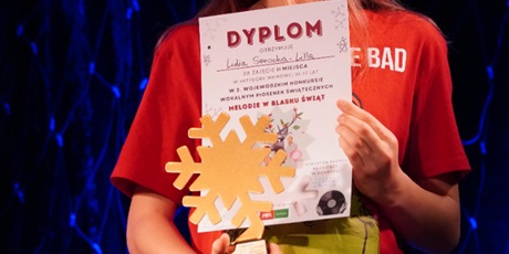 Powiększ grafikę: 2-wojewodzki-konkurs-wokalny-melodie-w-blasku-swiat-668372.jpg