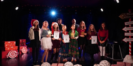 Powiększ grafikę: 2-wojewodzki-konkurs-wokalny-melodie-w-blasku-swiat-668378.jpg