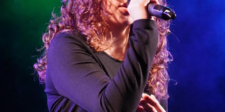 Powiększ grafikę: 2-wojewodzki-konkurs-wokalny-melodie-w-blasku-swiat-668387.jpg