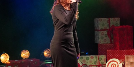 Powiększ grafikę: 2-wojewodzki-konkurs-wokalny-melodie-w-blasku-swiat-668388.jpg