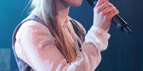 Powiększ grafikę: 2-wojewodzki-konkurs-wokalny-melodie-w-blasku-swiat-668402.jpg