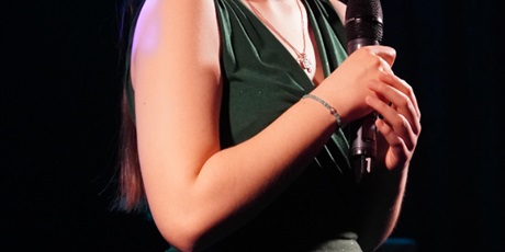 Powiększ grafikę: 2-wojewodzki-konkurs-wokalny-melodie-w-blasku-swiat-668413.jpg