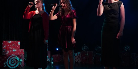 Powiększ grafikę: 2-wojewodzki-konkurs-wokalny-melodie-w-blasku-swiat-668428.jpg