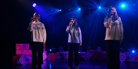 Powiększ grafikę: 2-wojewodzki-konkurs-wokalny-melodie-w-blasku-swiat-668432.jpg