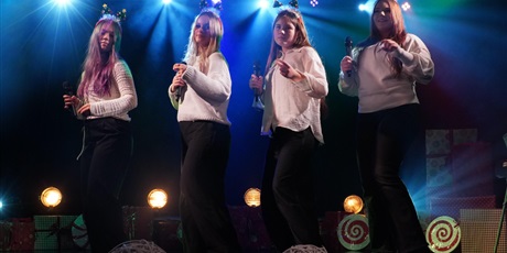 Powiększ grafikę: 2-wojewodzki-konkurs-wokalny-melodie-w-blasku-swiat-668433.jpg