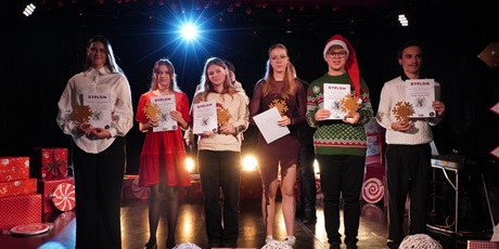 Powiększ grafikę: 2-wojewodzki-konkurs-wokalny-melodie-w-blasku-swiat-668443.jpg