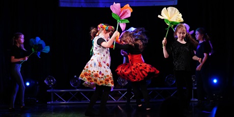 Powiększ grafikę: 5-wojewodzki-festiwal-teatralny-gramy-703279.jpg