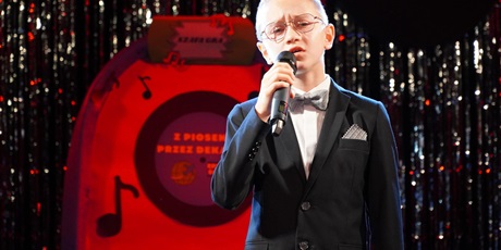 Powiększ grafikę: 6-ogolnopolski-festiwal-wokalny-z-piosenka-przez-dekade-lata-60-692120.jpg