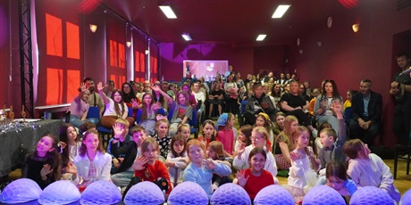Powiększ grafikę: 6-ogolnopolski-festiwal-wokalny-z-piosenka-przez-dekade-lata-60-692151.jpg