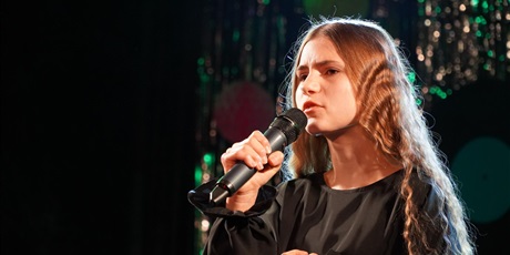 Powiększ grafikę: 6-ogolnopolski-festiwal-wokalny-z-piosenka-przez-dekade-lata-60-692189.jpg