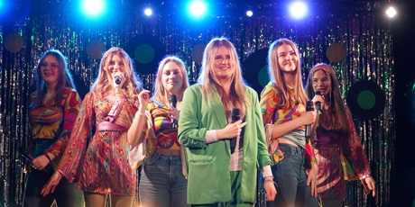 Powiększ grafikę: 6-ogolnopolski-festiwal-wokalny-z-piosenka-przez-dekade-lata-60-692197.jpg