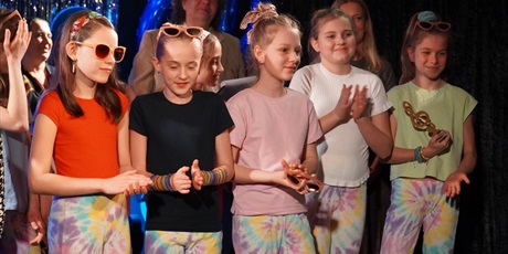 Powiększ grafikę: 6-ogolnopolski-festiwal-wokalny-z-piosenka-przez-dekade-lata-60-692218.jpg