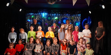 Powiększ grafikę: 6-ogolnopolski-festiwal-wokalny-z-piosenka-przez-dekade-lata-60-692219.jpg