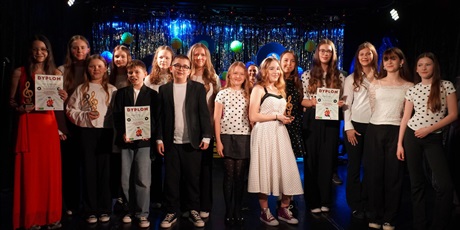 Powiększ grafikę: 6-ogolnopolski-festiwal-wokalny-z-piosenka-przez-dekade-lata-60-692240.jpg