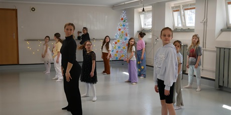 Powiększ grafikę: 6-ogolnopolski-festiwal-wokalny-z-piosenka-przez-dekade-lata-60-692269.jpg