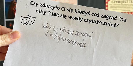 Powiększ grafikę: dzien-teatru-w-palacu-mlodziezy-686403.jpg