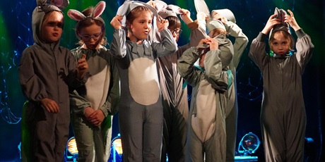 Powiększ grafikę: dzien-teatru-w-palacu-mlodziezy-686407.jpg