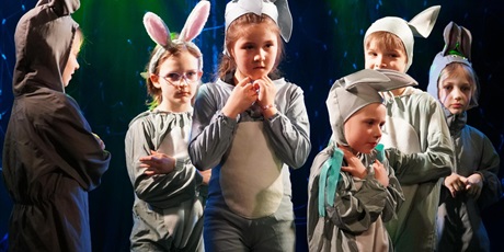 Powiększ grafikę: dzien-teatru-w-palacu-mlodziezy-686408.jpg