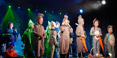 Powiększ grafikę: dzien-teatru-w-palacu-mlodziezy-686411.jpg