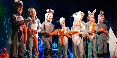 Powiększ grafikę: dzien-teatru-w-palacu-mlodziezy-686412.jpg