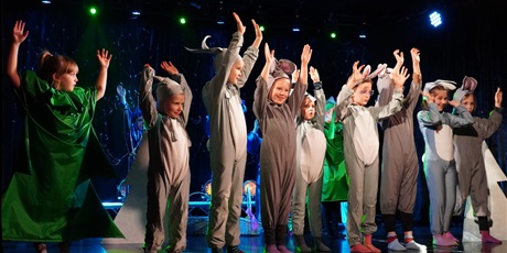 Powiększ grafikę: dzien-teatru-w-palacu-mlodziezy-686418.jpg